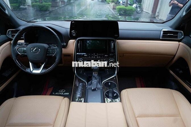 Lexus LX600 Urban sản xuất 2025 - 4750 km