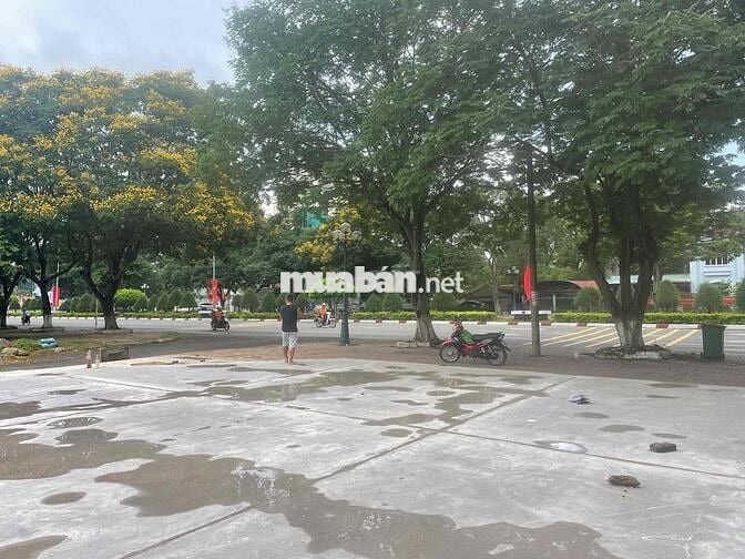 Cần cho thuê góc 2 mt đường Nguyễn Hữu Cảnh , Nhơn Trạch
