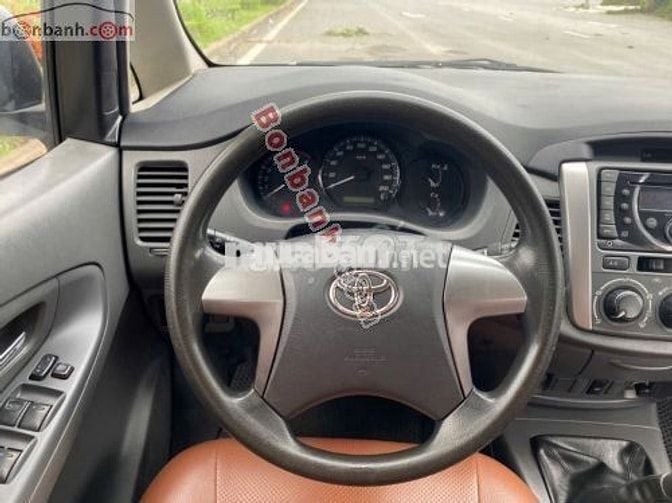 Toyota Innova 2.0E 2012