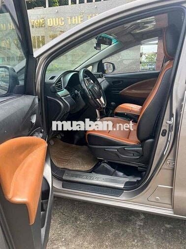 Cần bán Toyota Innova E 2017 Nâu