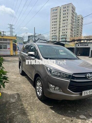 Cần bán Toyota Innova E 2017 Nâu