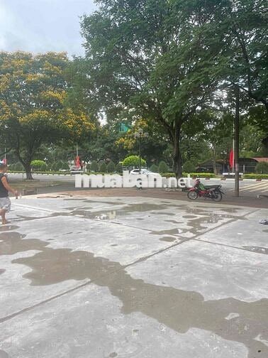 Cần cho thuê góc 2 mt đường Nguyễn Hữu Cảnh , Nhơn Trạch