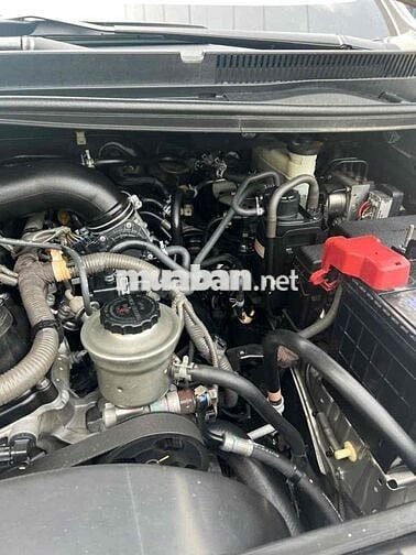 Cần bán Toyota Innova E 2017 Nâu