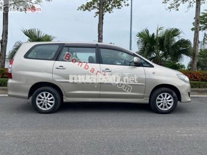 Toyota Innova 2.0E 2012