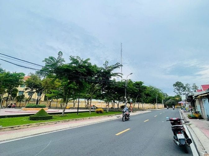 SIÊU HOT,CHƯA ĐẾN 800TR ĐÃ CÓ NGAY LÔ ĐẤT TẠI THỊ TRẤN. 197M2 FULL THỔ