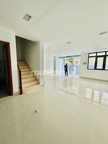 Cho thuê nhà khu biệt thự 52B Hoa Đào, P2, Q Phú Nhuận