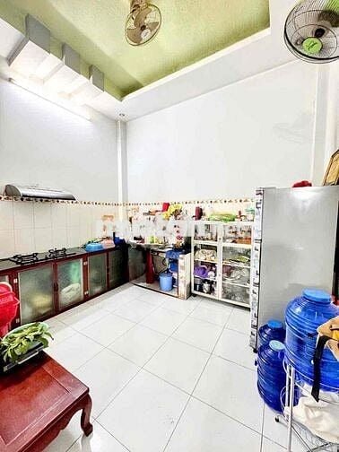 Nha bán ngay EAON- DT 4x11- đúc 3 tầng BTCT- đường xe hơi- Chỉ 5.xtỷ