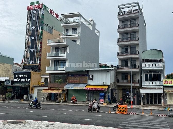 Bán tòa nhà MT 90 - 92 Lê Văn Duyệt, P1, Bình Thanh.