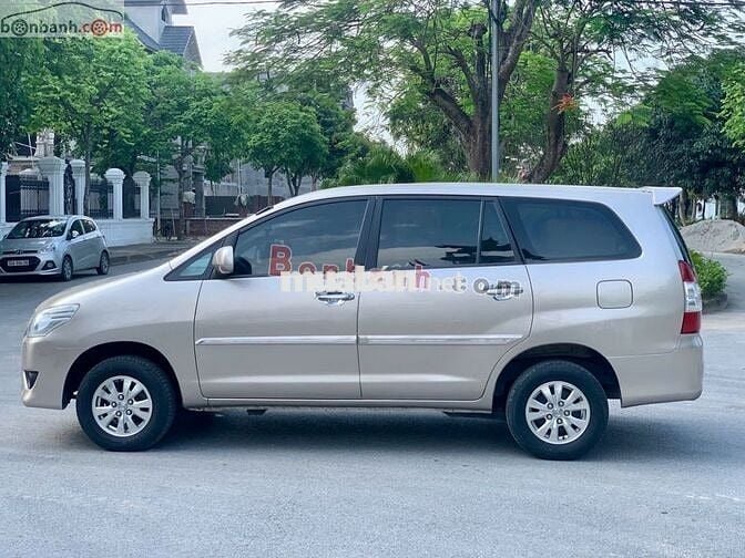 Toyota Innova 2.0J 2014