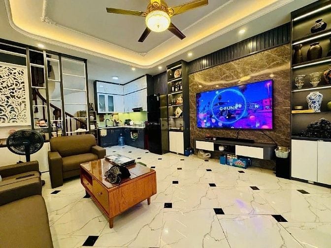 Bán nhà 38 m2 x5 tầng, đường Tam Trinh, phường Lĩnh Nam, Hoàng Mai, HN