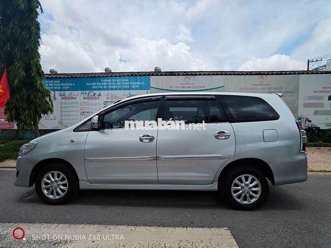 TOYOTA INNOVA 2.0G,Số tự động,2013,82000km,RẤT ĐẸP