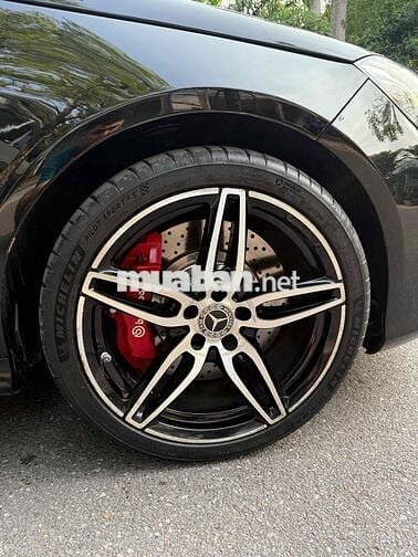 Mercedes Benz E Class 2014 E200 - 14000 km