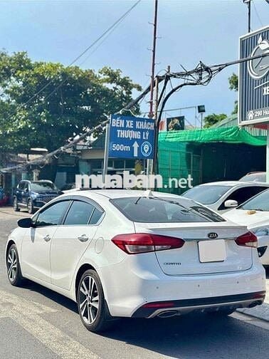 Kia Cerato 2018 1.6 AT Luxury - 47 km