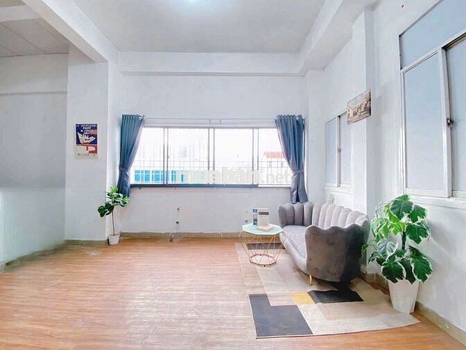 Căn hộ 3 phòng ngủ 1 phòng khách ở mặt tiền Thành Thái