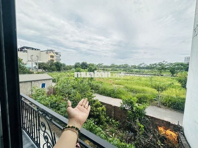 Hiếm - Phúc Lợi - view sen hồ - full nội thất hiện đại - vuông vức