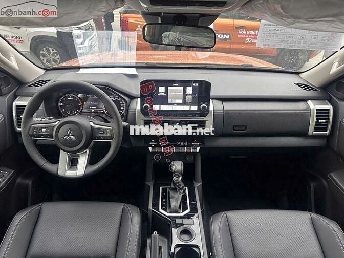 Mitsubishi Triton Premium 2WD AT 2025
