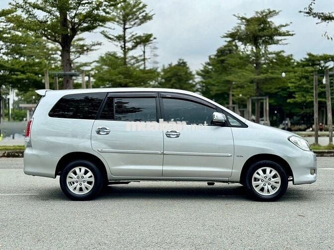Toyota Innova 2010 G