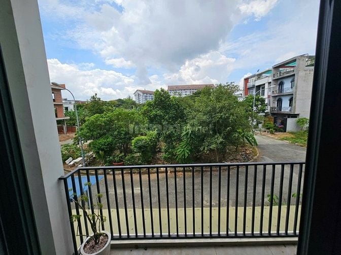 NHÀ 1 TRỆT 3 LẦU MẶT TIỀN KDC NAM LONG FULL NỘI THẤT