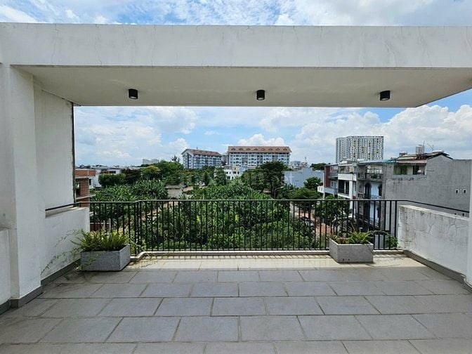 NHÀ 1 TRỆT 3 LẦU MẶT TIỀN KDC NAM LONG FULL NỘI THẤT