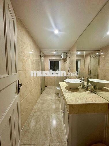 NHÀ SÂN RỘNG KIỆT Ô TÔ NGUYỄN HUY TƯỞNG