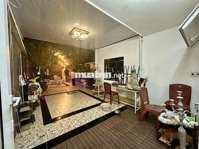NHÀ SÂN RỘNG KIỆT Ô TÔ NGUYỄN HUY TƯỞNG
