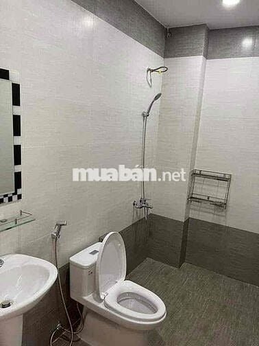 CHO THUÊ NHÀ 3 TẦNG 5PN 5WC ĐƯỜNG 10M5 GẦN NGUYỄN XUÂN LÂM
