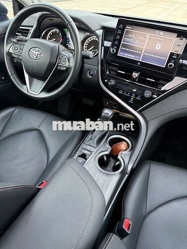 Toyota Camry 2022 2.0 Q mới đi 14.000 km nhập Thái