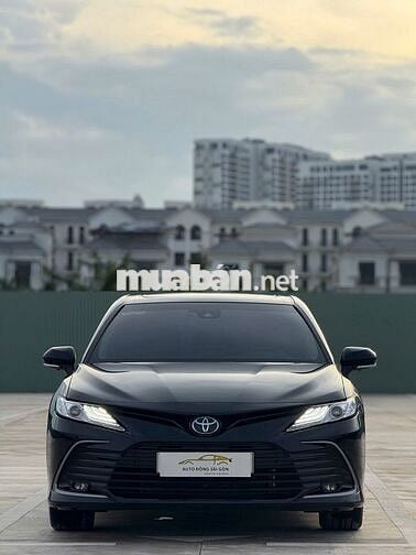 Toyota Camry 2022 2.0 Q mới đi 14.000 km nhập Thái