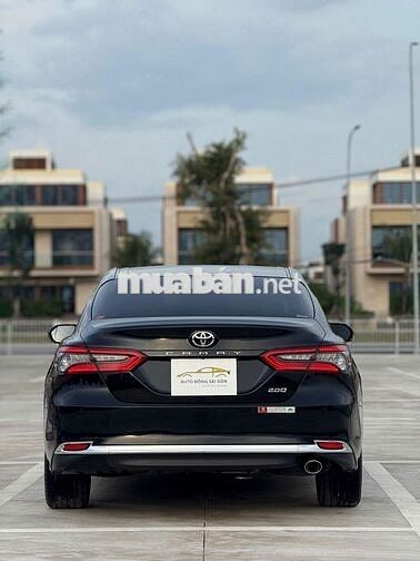 Toyota Camry 2022 2.0 Q mới đi 14.000 km nhập Thái