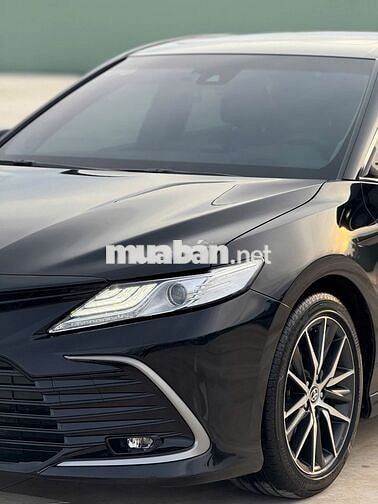 Toyota Camry 2022 2.0 Q mới đi 14.000 km nhập Thái