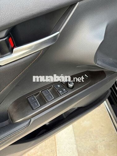 Toyota Camry 2022 2.0 Q mới đi 14.000 km nhập Thái
