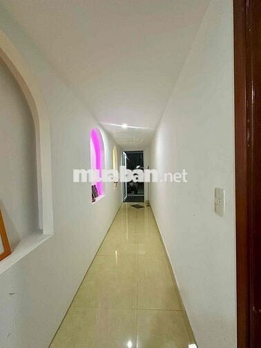 NHÀ SÂN RỘNG KIỆT Ô TÔ NGUYỄN HUY TƯỞNG