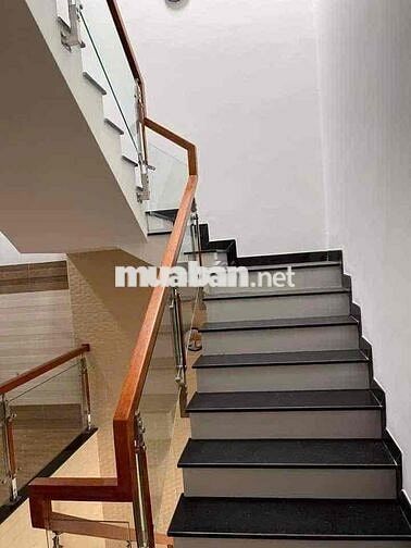 CHO THUÊ NHÀ 3 TẦNG 5PN 5WC ĐƯỜNG 10M5 GẦN NGUYỄN XUÂN LÂM