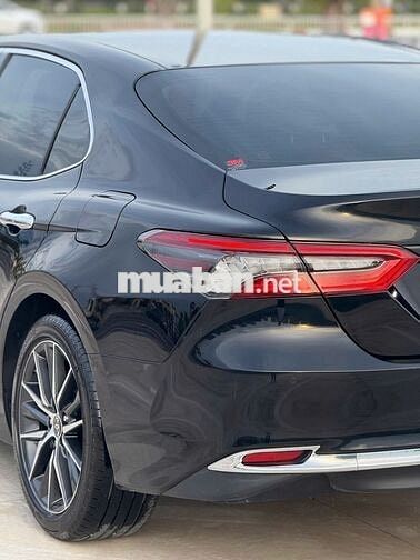 Toyota Camry 2022 2.0 Q mới đi 14.000 km nhập Thái