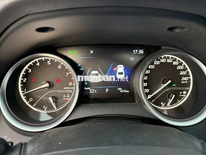 Toyota Camry 2022 2.0 Q mới đi 14.000 km nhập Thái
