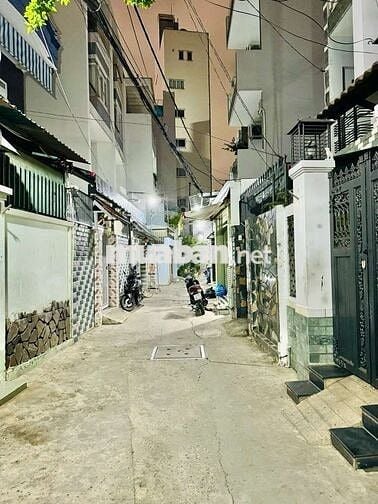 Nhỉnh 2ty đã có nhà gần chợ Bà Chiểu 40m2 2 tầng xây chắc có Nội thất
