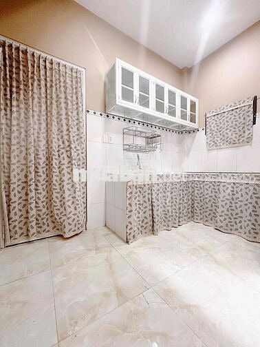 Cho thuê căn 2PN sân vườn để xe hơi gần chợ Vườn Lài( Miễn Trung Gian)