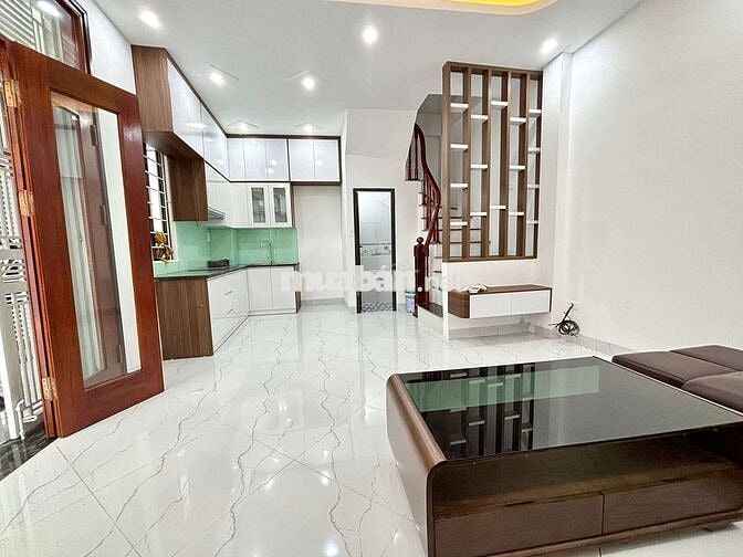 Chính chủ gửi bán nhà Hữu Hòa gần cầu 38m2 5 tầng giá chỉ 4,2 tỷ