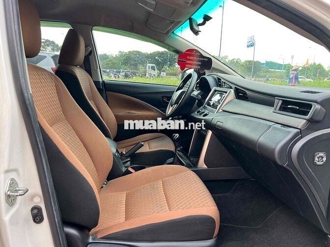 Toyota Innova 2016 2.0E - 158969 km