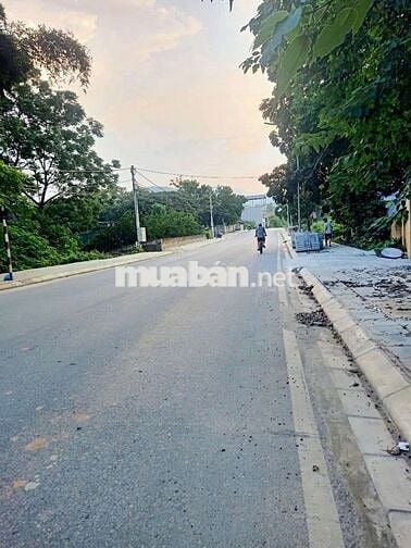 CC BÁN ĐẤT LÀN 2 TRỤC CHÍNH LIÊNHUYỆN HÒATHẠCH QUỐCOAI 245,7M GIÁ3,8TỶ