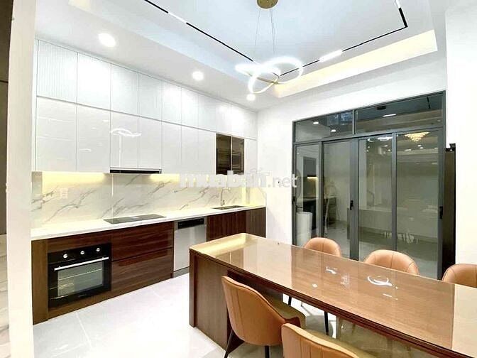 Nhà mới tinh Quận 7 – Đẹp xuất sắc, chỉ việc xách vali vào ở ngay!