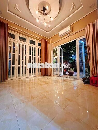Cho thuê căn 2PN sân vườn để xe hơi gần chợ Vườn Lài( Miễn Trung Gian)