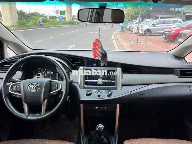 Toyota Innova 2016 2.0E - 158969 km