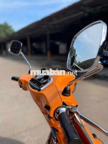 Vespa 2013 đèn Vuông nữ sử dụng