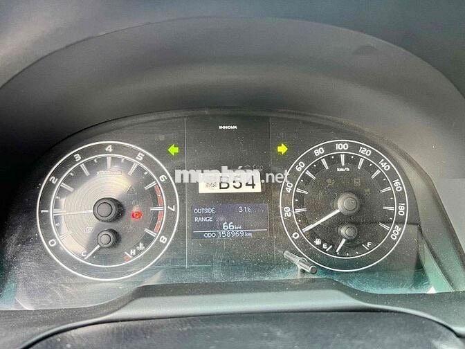 Toyota Innova 2016 2.0E - 158969 km