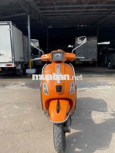 Vespa 2013 đèn Vuông nữ sử dụng