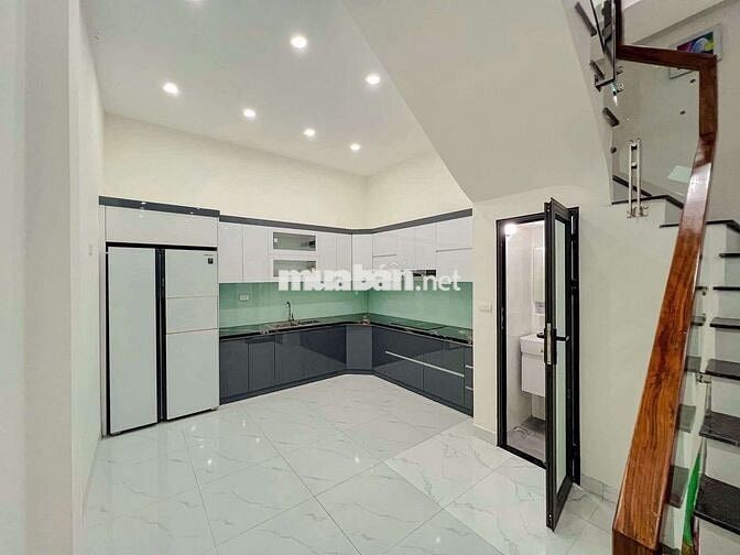 Chính chủ gửi bán nhà Hữu Hòa gần cầu 38m2 5 tầng giá chỉ 4,2 tỷ