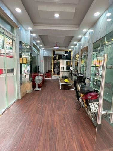 Cho thuê nhà Nguyên Căn - Góc 2MT Trần Hưng Đạo, P.7, Q.5 - 5 tầng