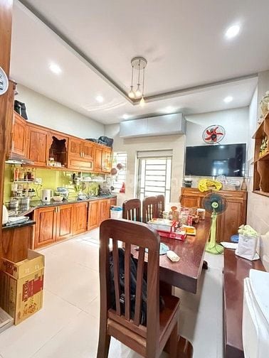 Bán nhà 1 trệt,2 lầu,cách đồng khởi 1 xẹt