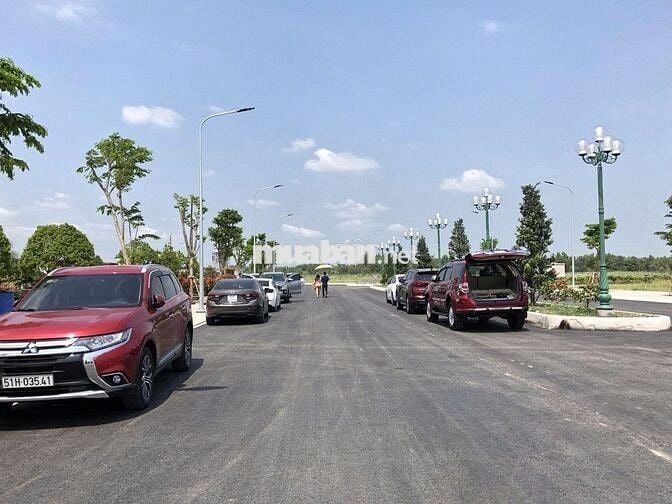 Bán Nhà Phố 1T2L 90m2, Giá 2.5 tỷ - Đường TL824, Hựu Thạnh, Long An
